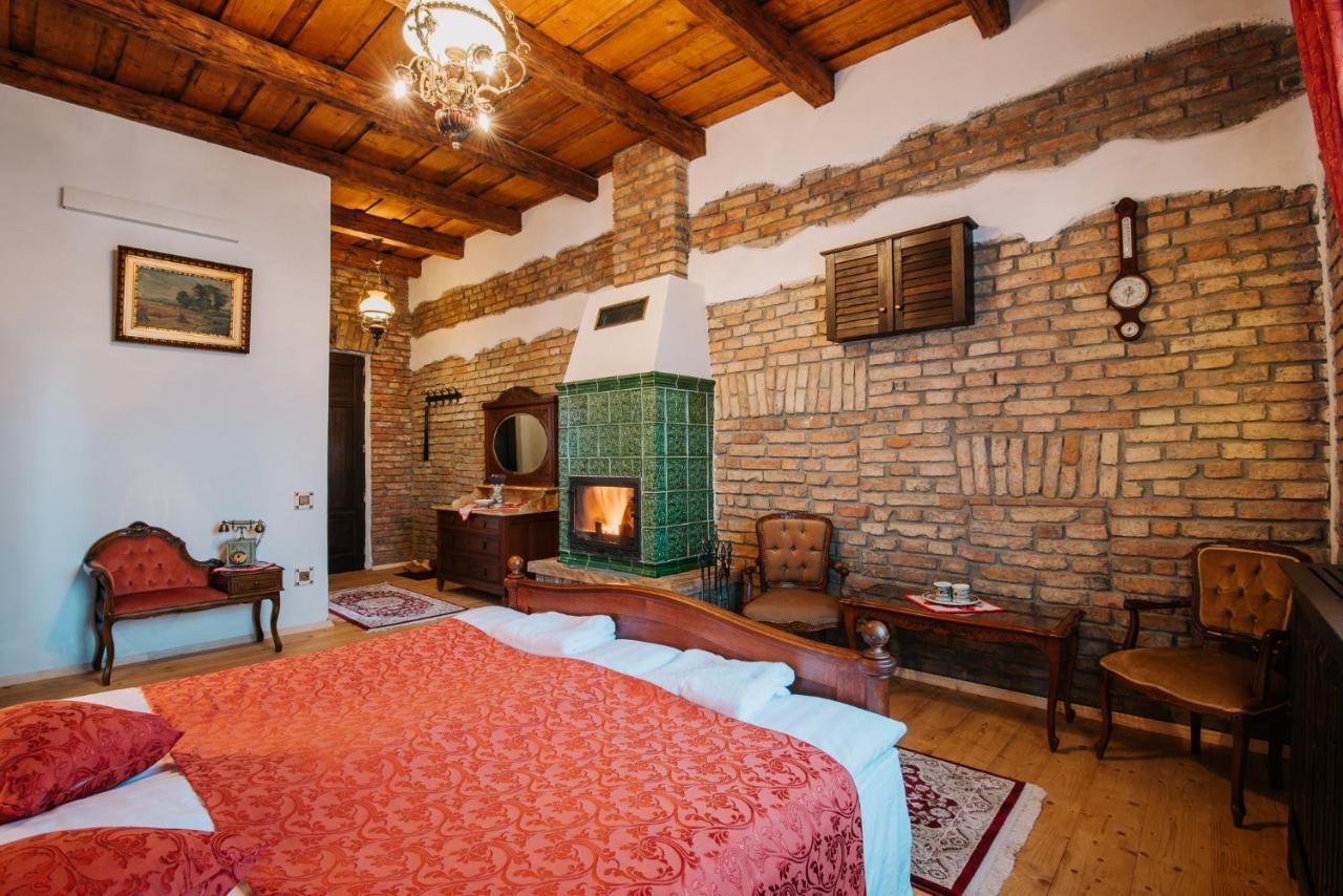 Molnos Kuria Pension Corund  Exterior photo